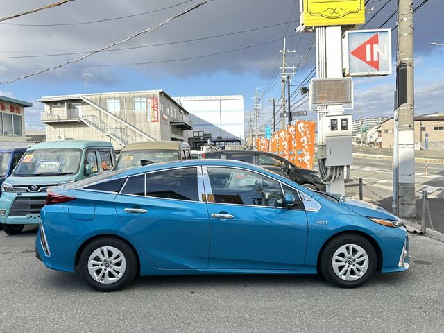 TOYOTA PRIUS PHV 2017 Image 31