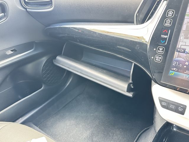 TOYOTA PRIUS PHV 2017 Image 31