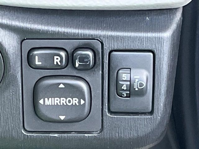 TOYOTA VITZ 2012 Image 31