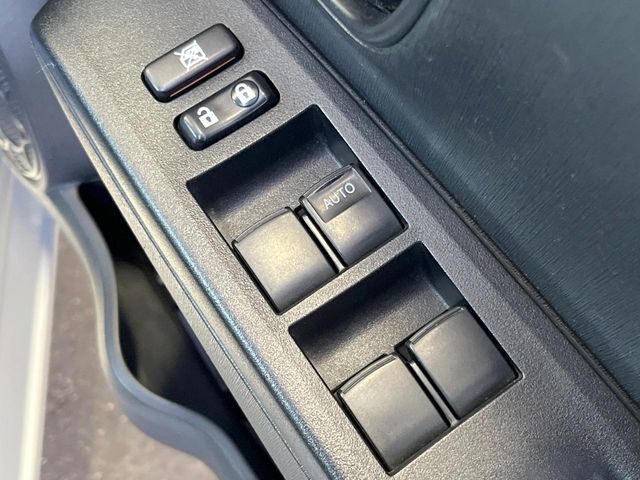 TOYOTA VITZ 2012 Image 31