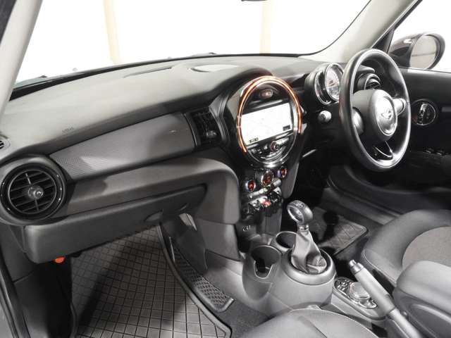 BMW MINI COOPER 5DOO 2014 Image 31