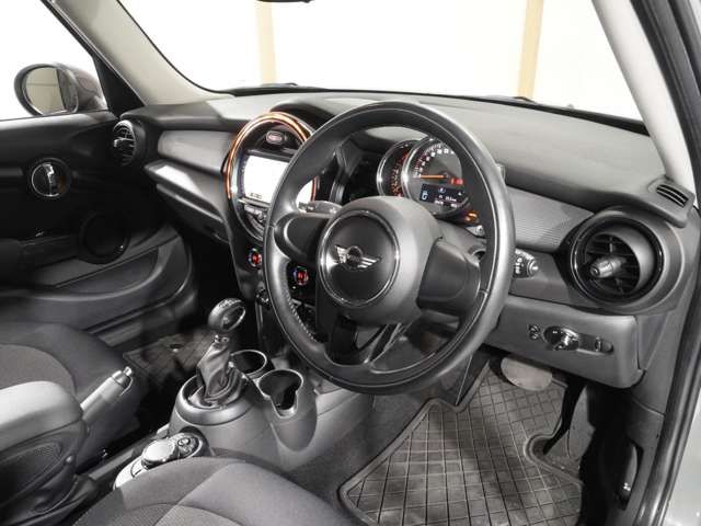 BMW MINI COOPER 5DOO 2014 Image 31