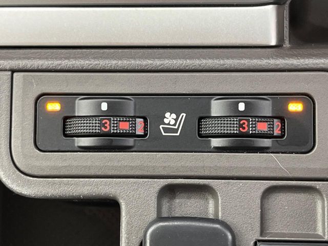 TOYOTA LANDCRUISER PRADO 2023 Image 31