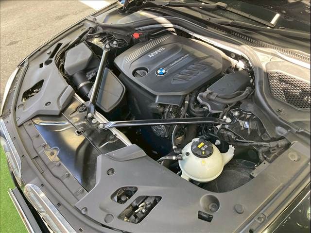 BMW 5SERIES TOURING 2018 Image 31