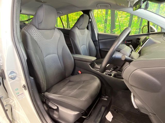 TOYOTA PRIUS 2017 Image 31