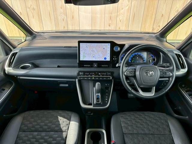 TOYOTA VOXY HYBRID 2022 Image 31