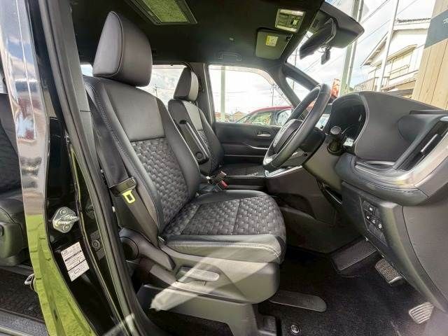 TOYOTA VOXY HYBRID 2022 Image 31