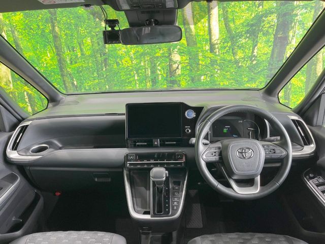 TOYOTA VOXY HYBRID 2022 Image 31