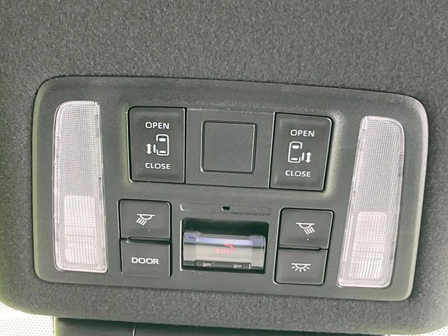 TOYOTA VOXY HYBRID 2022 Image 31