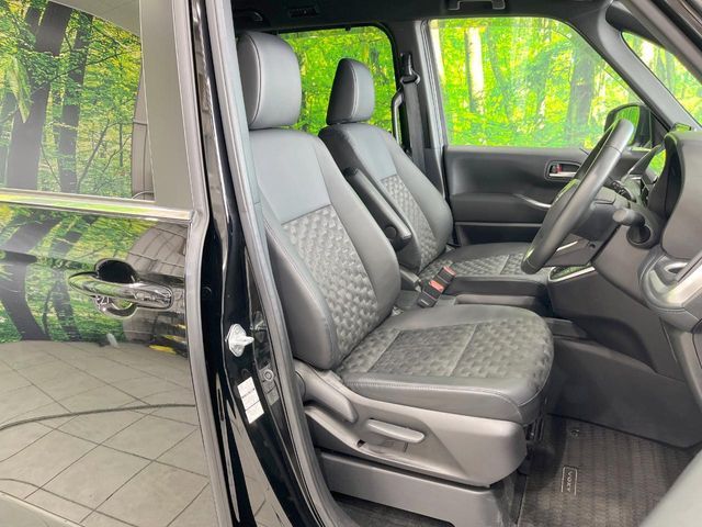 TOYOTA VOXY HYBRID 2022 Image 31