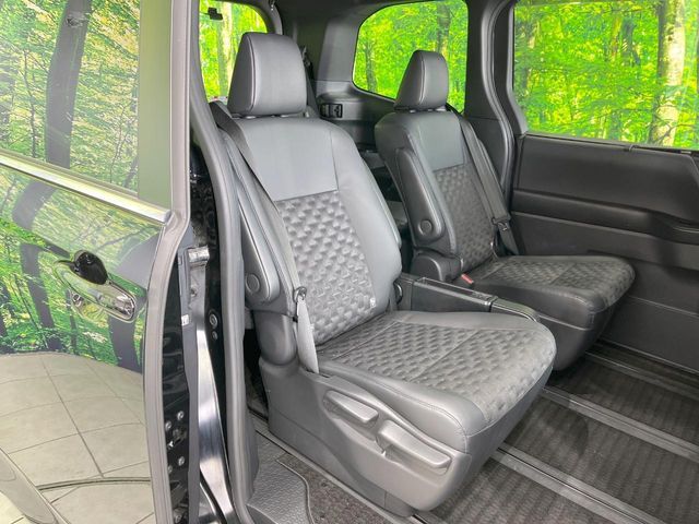 TOYOTA VOXY HYBRID 2022 Image 31