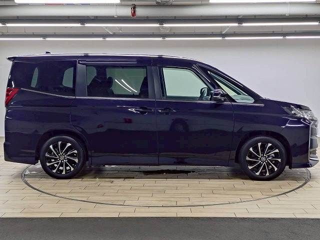 TOYOTA NOAH HYBRID 2023 Image 31