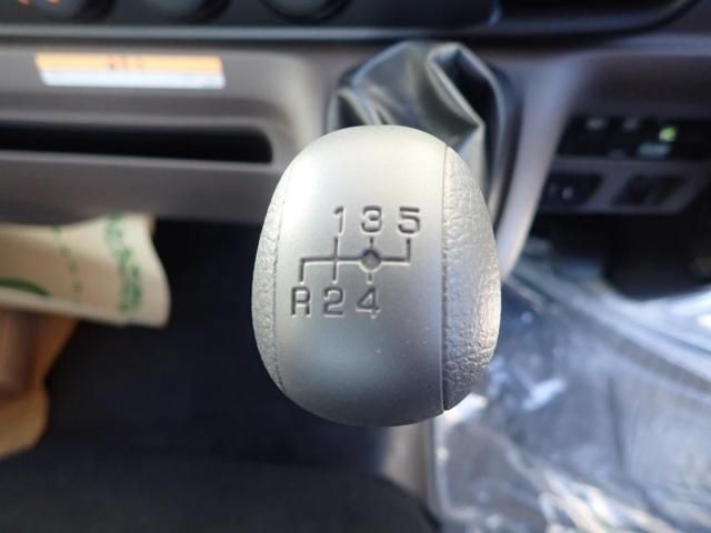 MITSUBISHI CANTER 2025 Image 31