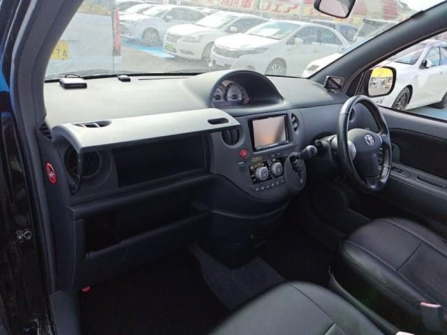 TOYOTA SIENTA 2012 Image 31