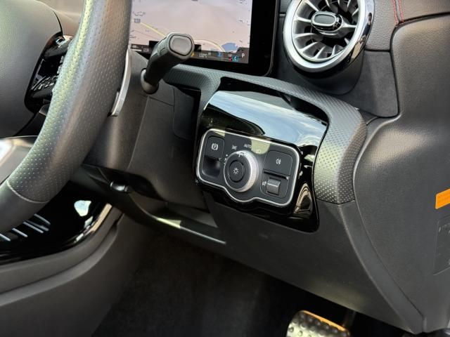 MERCEDES BENZ CLA CL 2024 Image 31