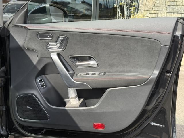 MERCEDES BENZ CLA CL 2024 Image 31