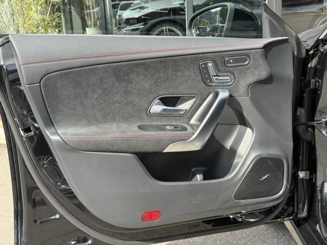 MERCEDES BENZ CLA CL 2024 Image 31