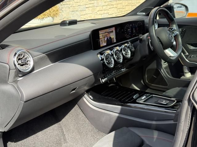 MERCEDES BENZ CLA CL 2024 Image 31