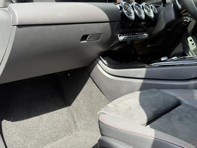 MERCEDES BENZ CLA CL 2024 Image 31