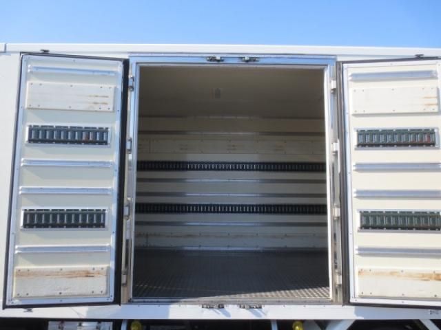 MITSUBISHI CANTER 2017 Image 31