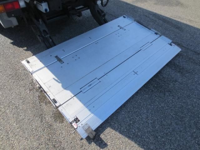 MITSUBISHI CANTER 2017 Image 31