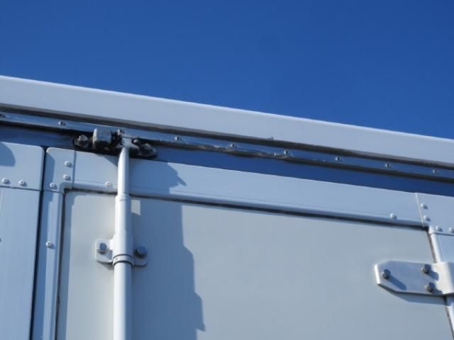 MITSUBISHI CANTER 2017 Image 31