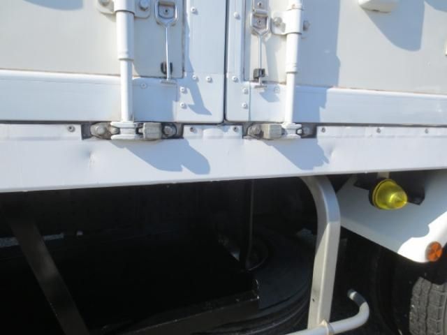 MITSUBISHI CANTER 2017 Image 31