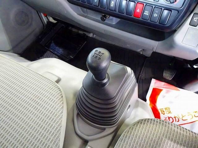 HINO DUTRO 2016 Image 31