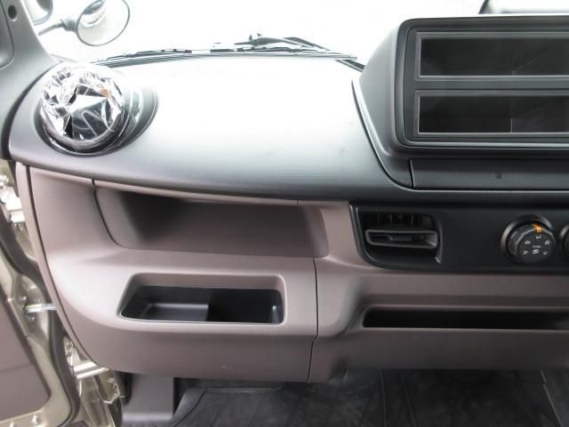 MITSUBISHI CANTER 2025 Image 31