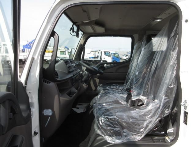 MITSUBISHI CANTER 2025 Image 31