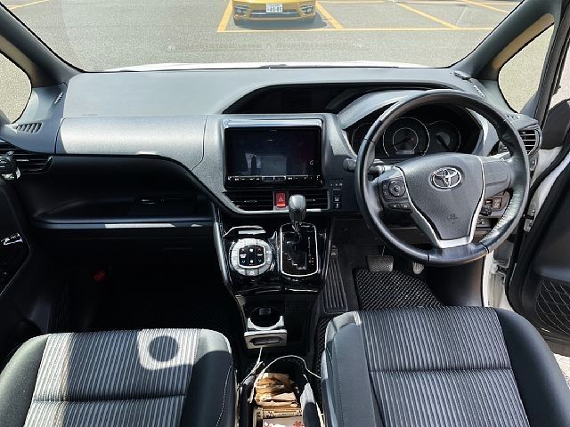 TOYOTA VOXY 2018 Image 31