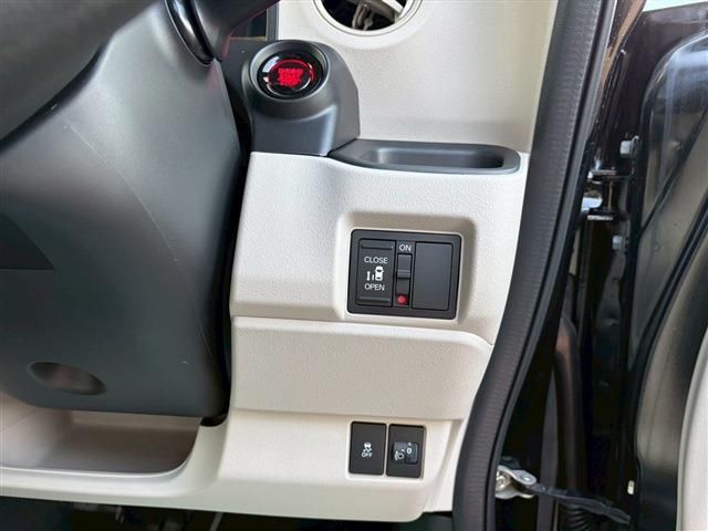 HONDA N BOX 2024 Image 31