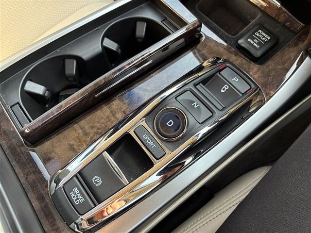 HONDA LEGEND HYBRID 2017 Image 31