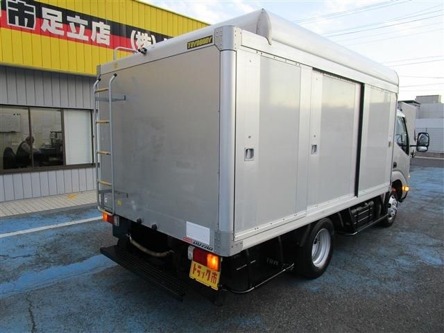 HINO DUTRO 2017 Image 31