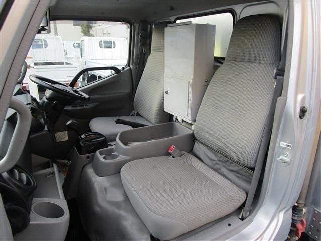 HINO DUTRO 2017 Image 31