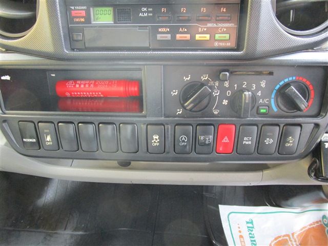 HINO DUTRO 2017 Image 31