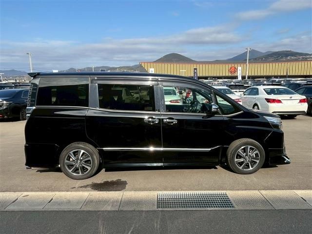 TOYOTA VOXY 2020 Image 31