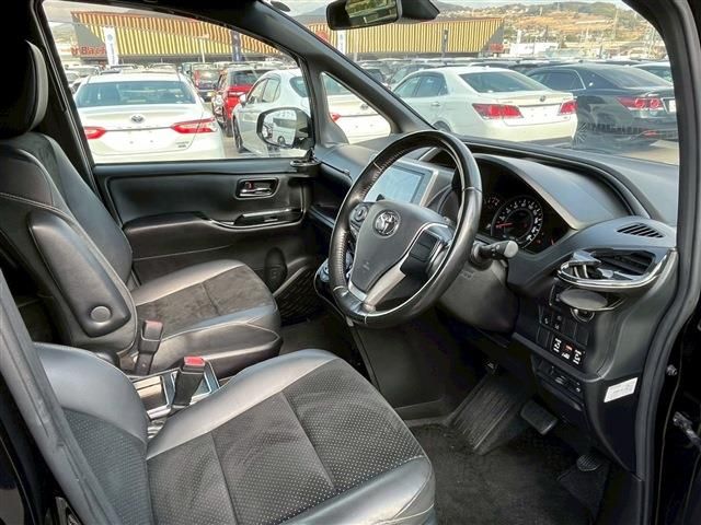 TOYOTA VOXY 2020 Image 31