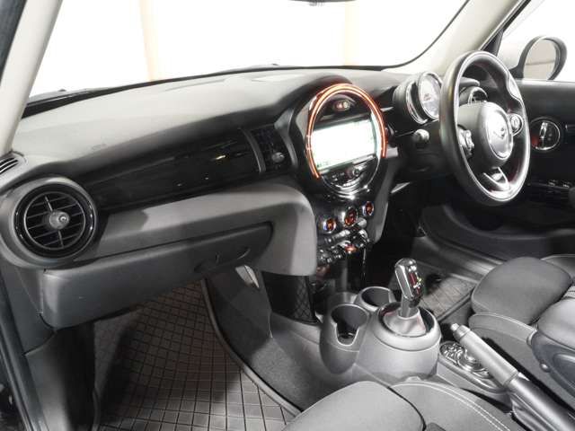 BMW MINI COOPER S 5DOOR 2019 Image 31