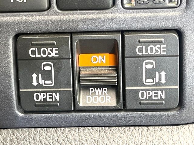 TOYOTA NOAH 2016 Image 31