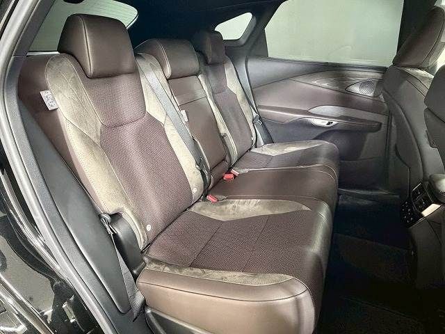 TOYOTA LEXUS RX450H+ 2023 Image 31