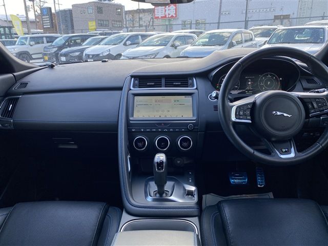 JAGUAR E-PACE 2018 Image 31