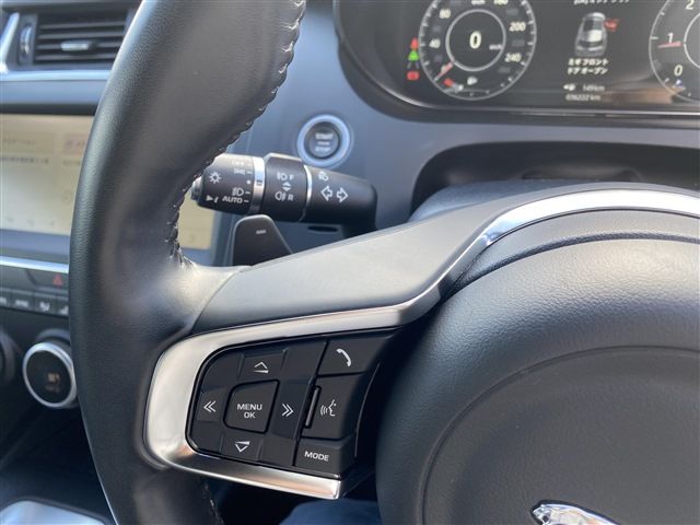 JAGUAR E-PACE 2018 Image 31