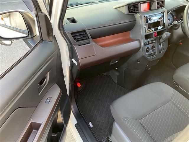 TOYOTA TANK 4WD 2019 Image 31