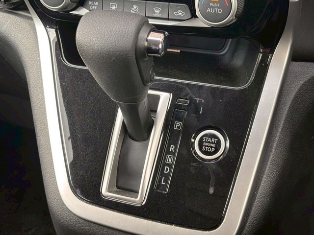 NISSAN SERENA  S-HYBRID 2017 Image 31