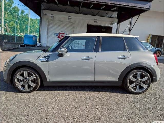 BMW MINI COOPER S 5DOOR 2019 Image 31