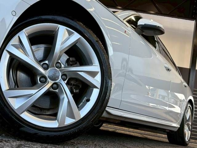 AUDI A4 2021 Image 31