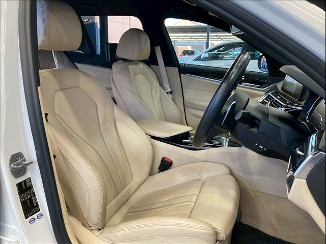 BMW 5SERIES TOURING 2017 Image 31