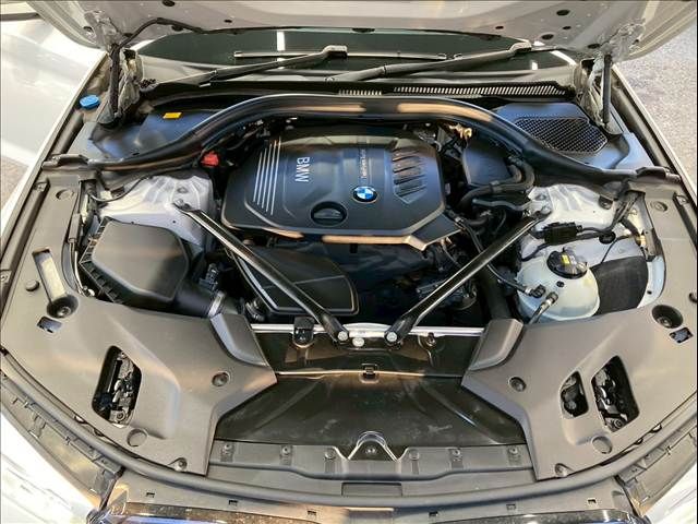 BMW 5SERIES TOURING 2017 Image 31