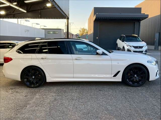 BMW 5SERIES TOURING 2017 Image 31
